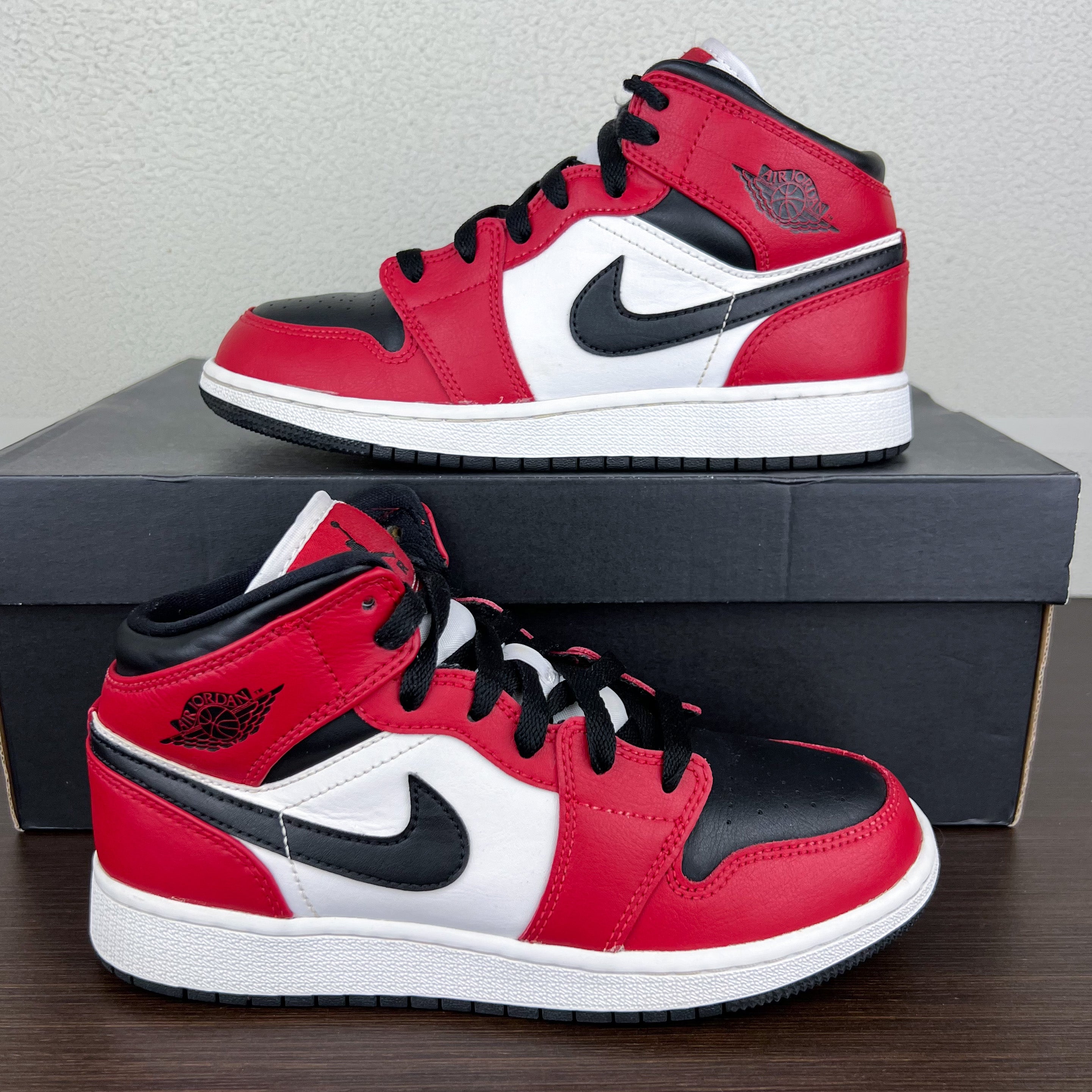 Air Jordan 1 Mid Chicago Black Toe GS The Kick Club