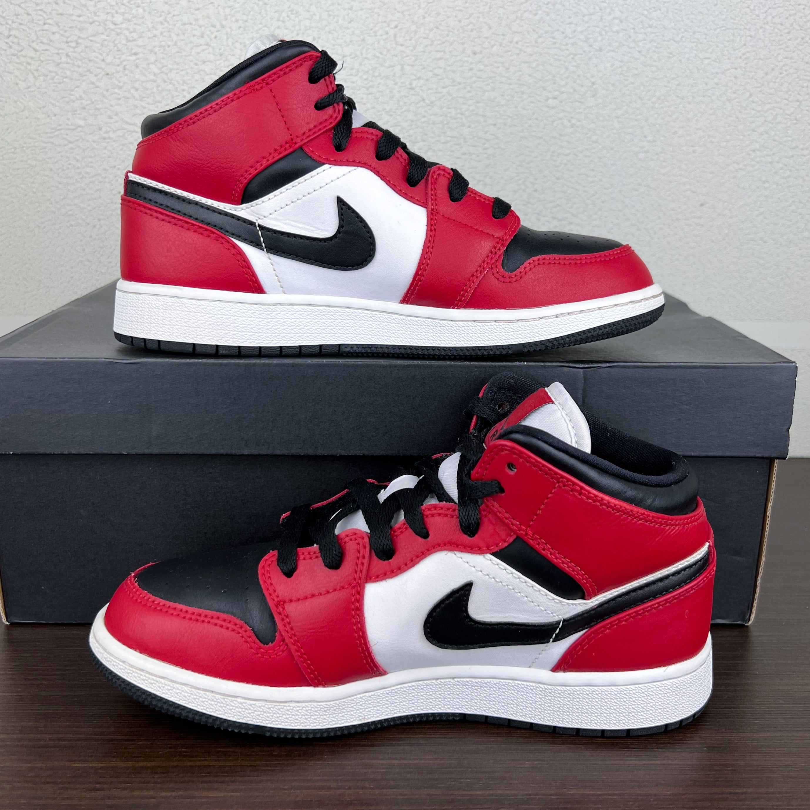 Aj1 chicago clearance mid