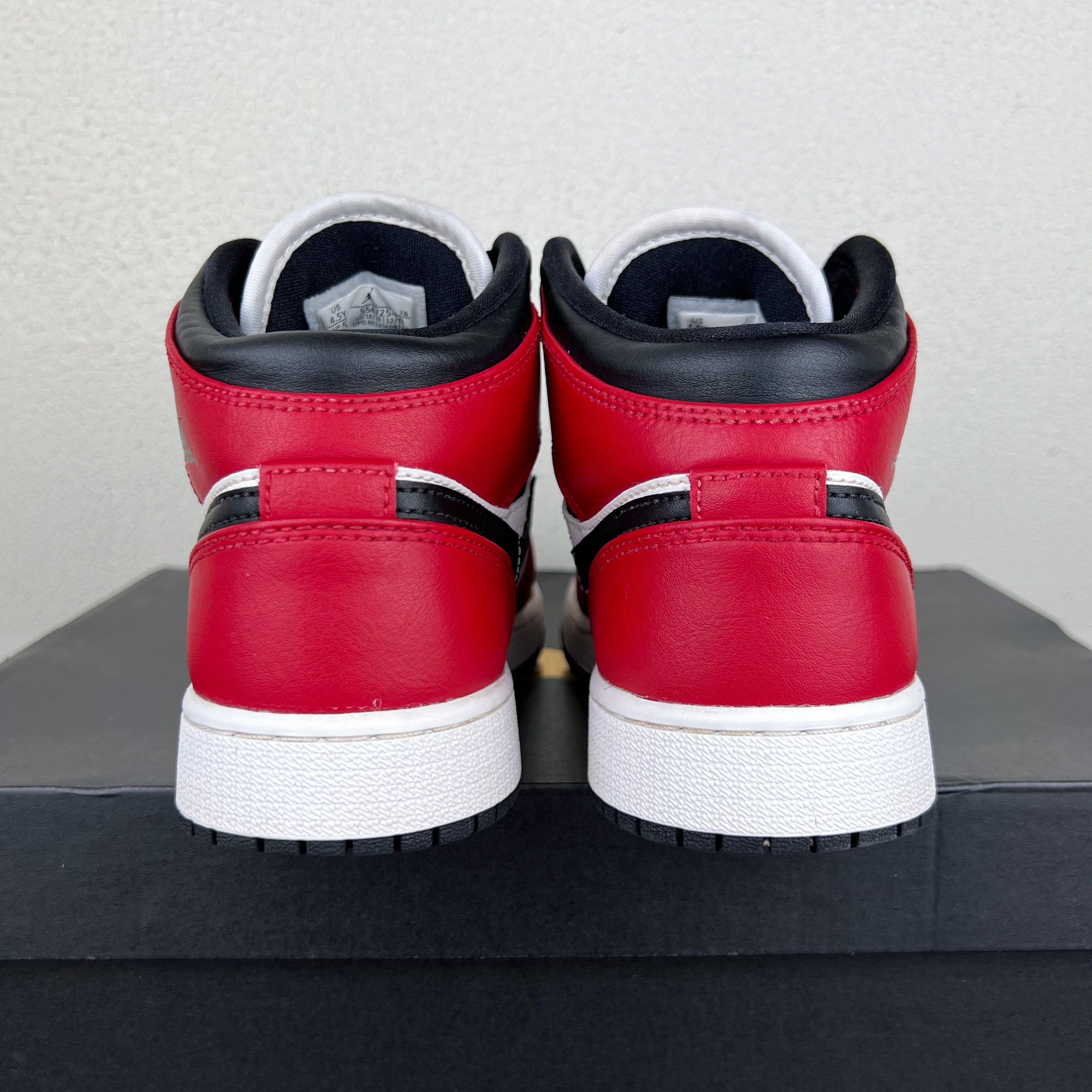 Air jordan 1 mid black toe chicago discount gs